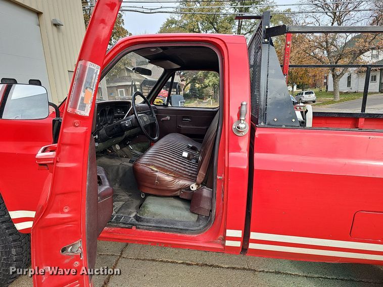 image for item DS5688 1985 Chevrolet D30  pickup truck