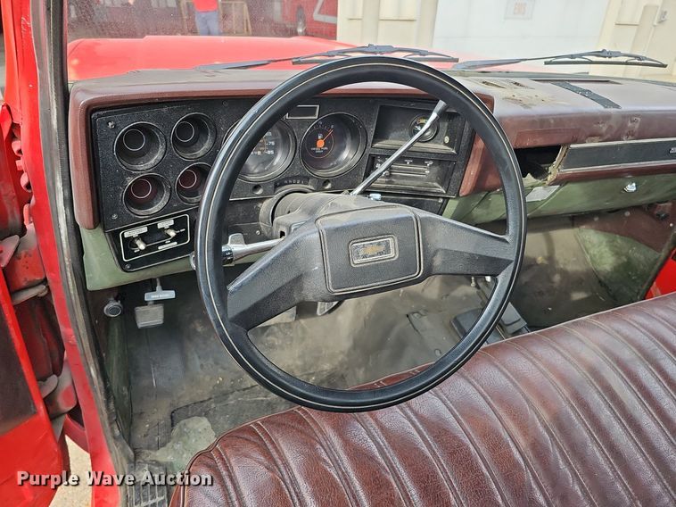 image for item DS5688 1985 Chevrolet D30  pickup truck