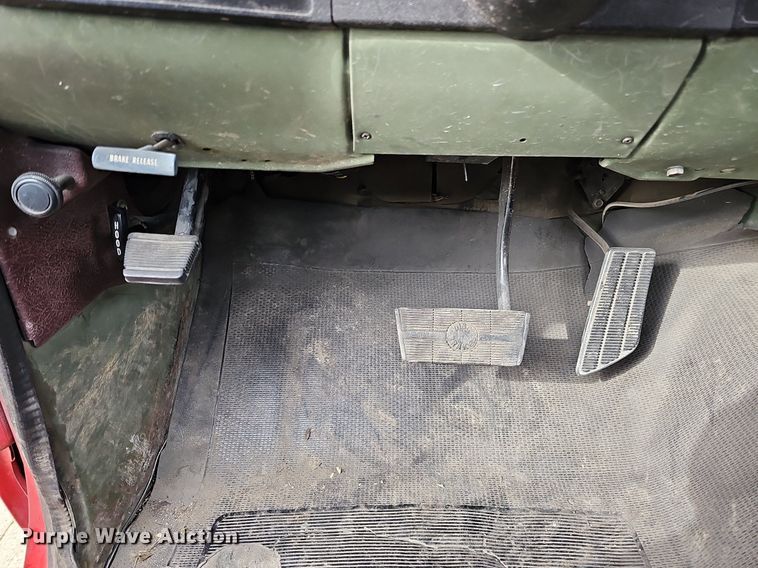 image for item DS5688 1985 Chevrolet D30  pickup truck