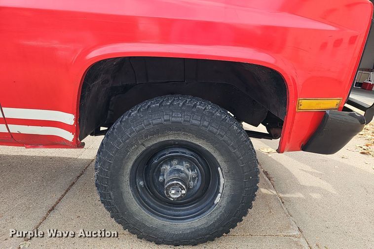 image for item DS5688 1985 Chevrolet D30  pickup truck