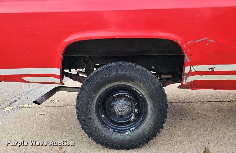 image for item DS5688 1985 Chevrolet D30  pickup truck