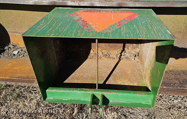 image for item DS5702 2001 John Deere 4300  tractor