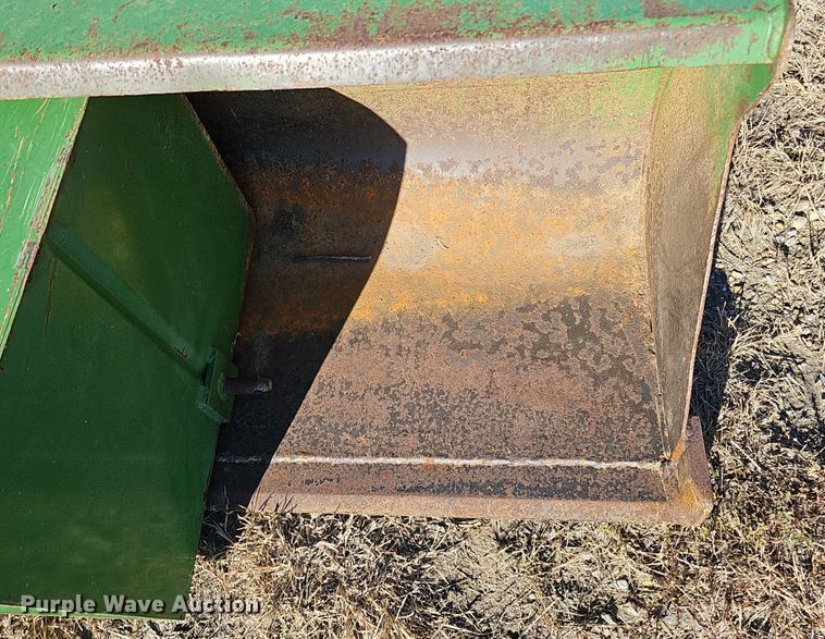 image for item DS5702 2001 John Deere 4300  tractor