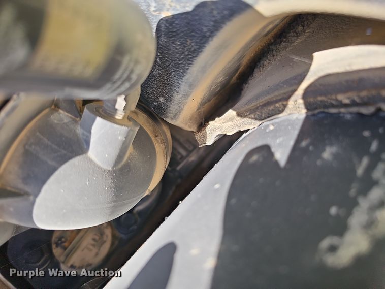 image for item DS5702 2001 John Deere 4300  tractor