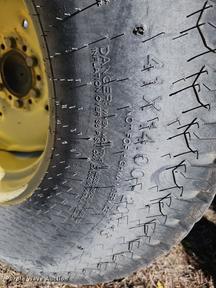 image for item DS5702 2001 John Deere 4300  tractor