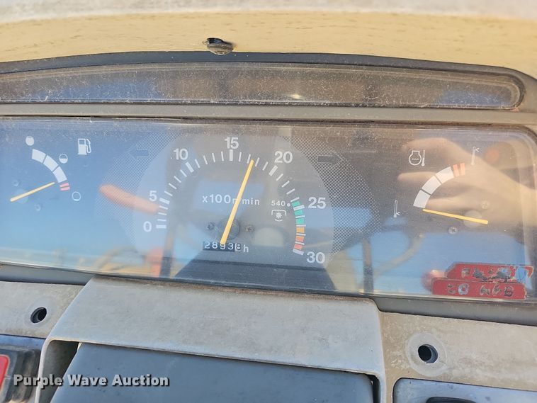 image for item DS5704 2005 Challenger MT275B  MFWD tractor