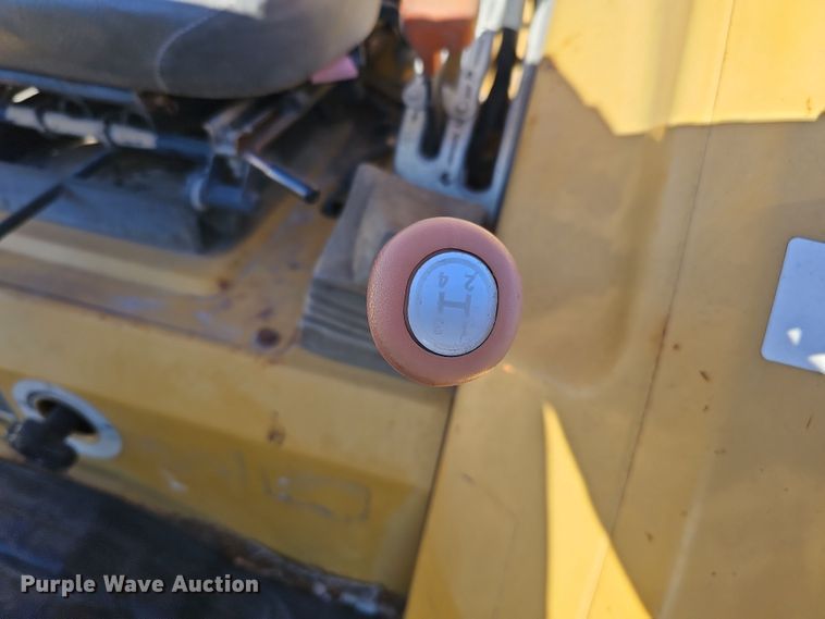 image for item DS5704 2005 Challenger MT275B  MFWD tractor