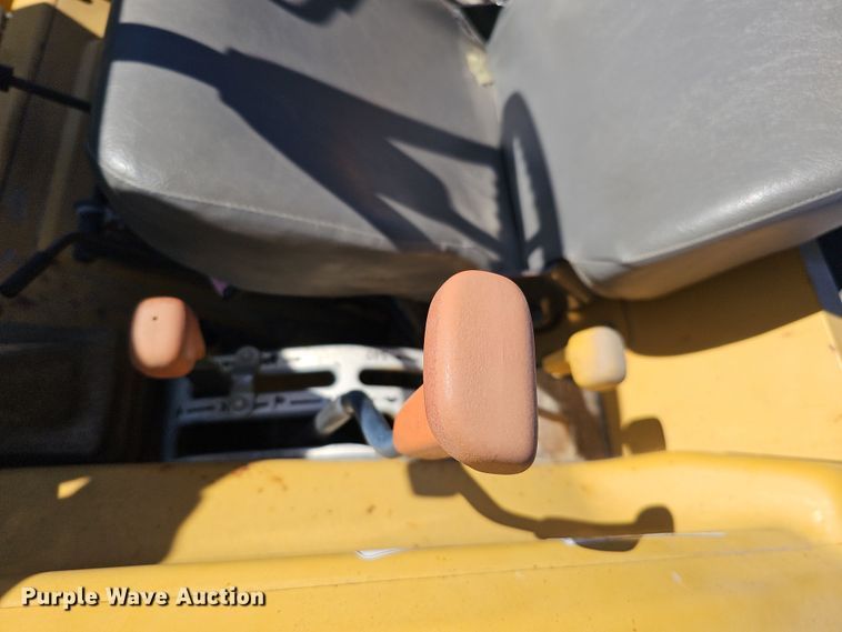 image for item DS5704 2005 Challenger MT275B  MFWD tractor