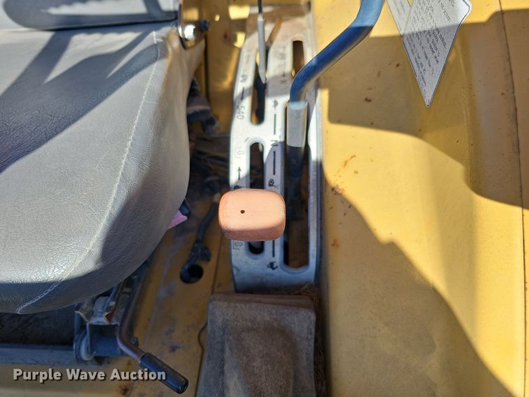 image for item DS5704 2005 Challenger MT275B  MFWD tractor