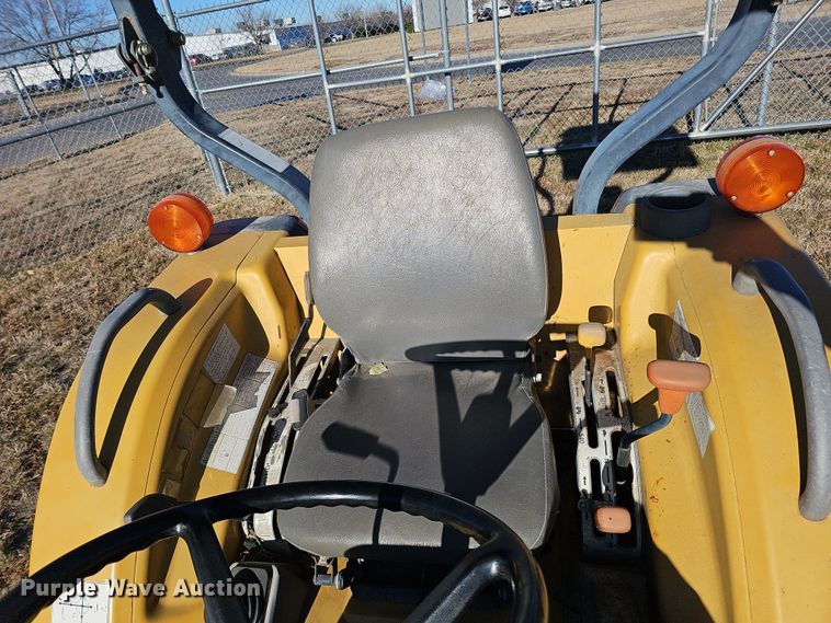 image for item DS5704 2005 Challenger MT275B  MFWD tractor