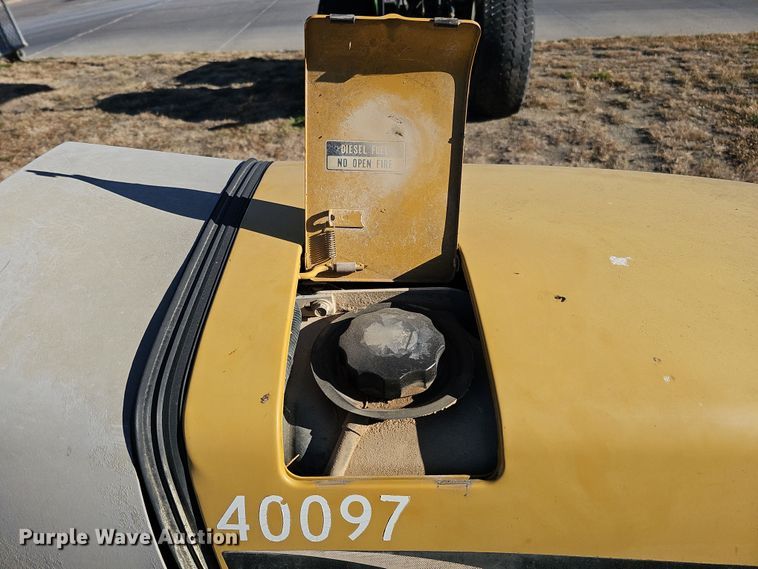 image for item DS5704 2005 Challenger MT275B  MFWD tractor