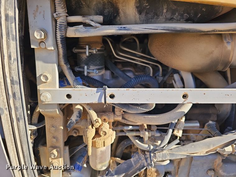 image for item DS5704 2005 Challenger MT275B  MFWD tractor