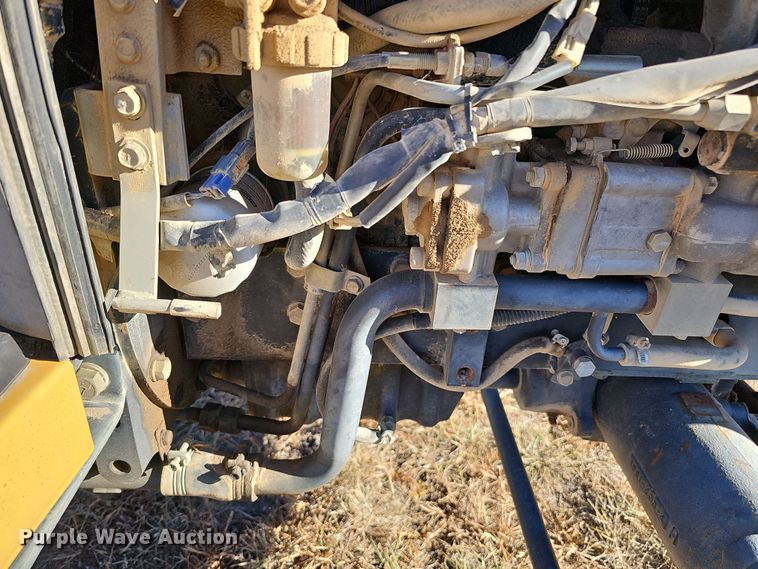 image for item DS5704 2005 Challenger MT275B  MFWD tractor