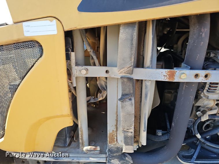 image for item DS5704 2005 Challenger MT275B  MFWD tractor