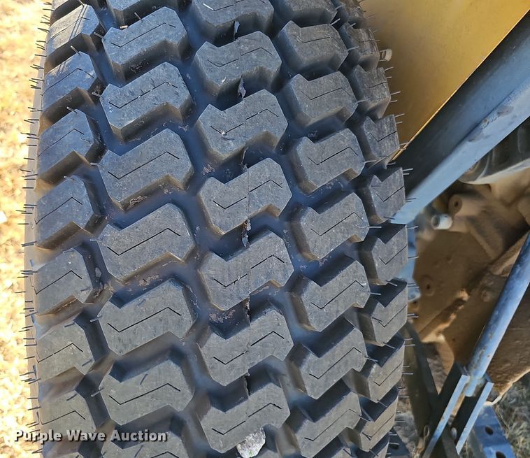 image for item DS5704 2005 Challenger MT275B  MFWD tractor