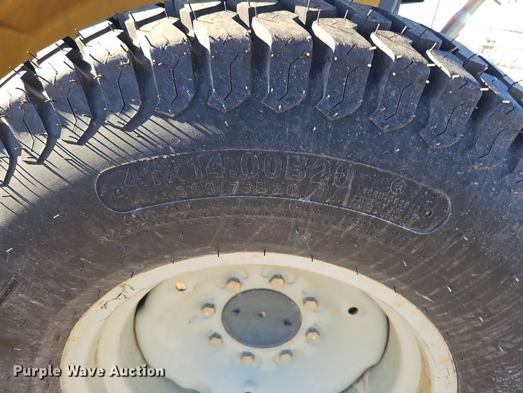 image for item DS5704 2005 Challenger MT275B  MFWD tractor