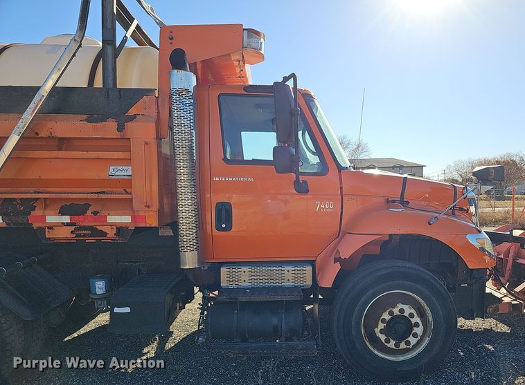 image for item DS5711 2007 International 7400  dump truck