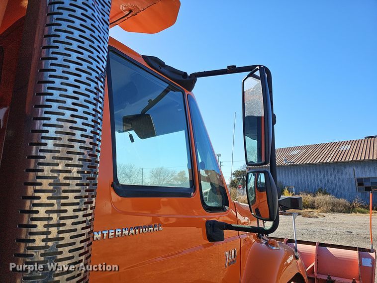 image for item DS5711 2007 International 7400  dump truck