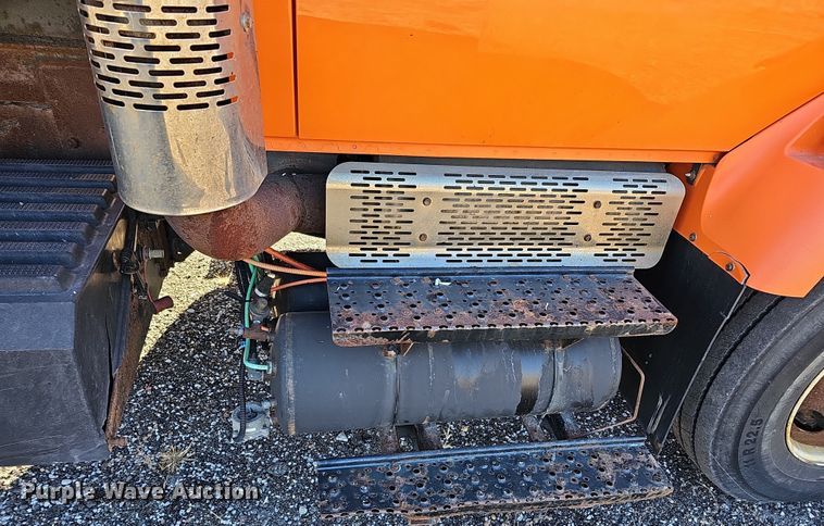 image for item DS5711 2007 International 7400  dump truck