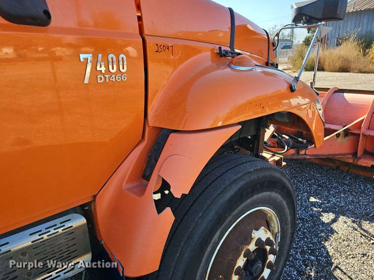 image for item DS5711 2007 International 7400  dump truck