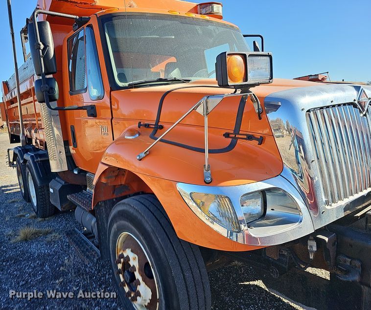 image for item DS5711 2007 International 7400  dump truck