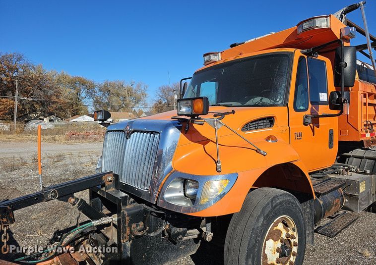 image for item DS5711 2007 International 7400  dump truck