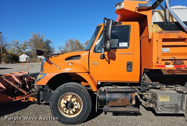 image for item DS5711 2007 International 7400  dump truck