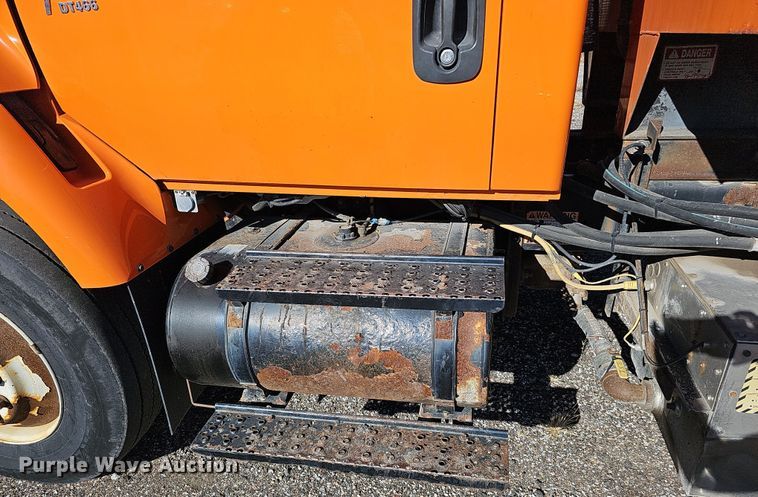 image for item DS5711 2007 International 7400  dump truck