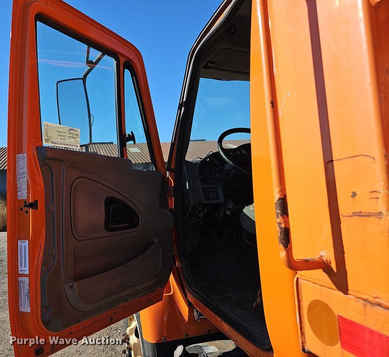 image for item DS5711 2007 International 7400  dump truck