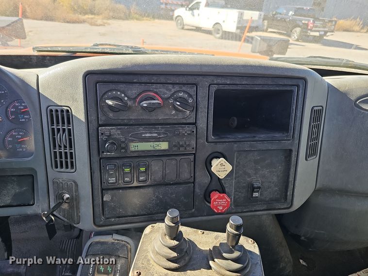 image for item DS5711 2007 International 7400  dump truck