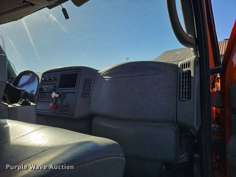 image for item DS5711 2007 International 7400  dump truck