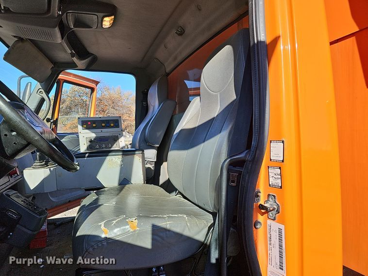 image for item DS5711 2007 International 7400  dump truck