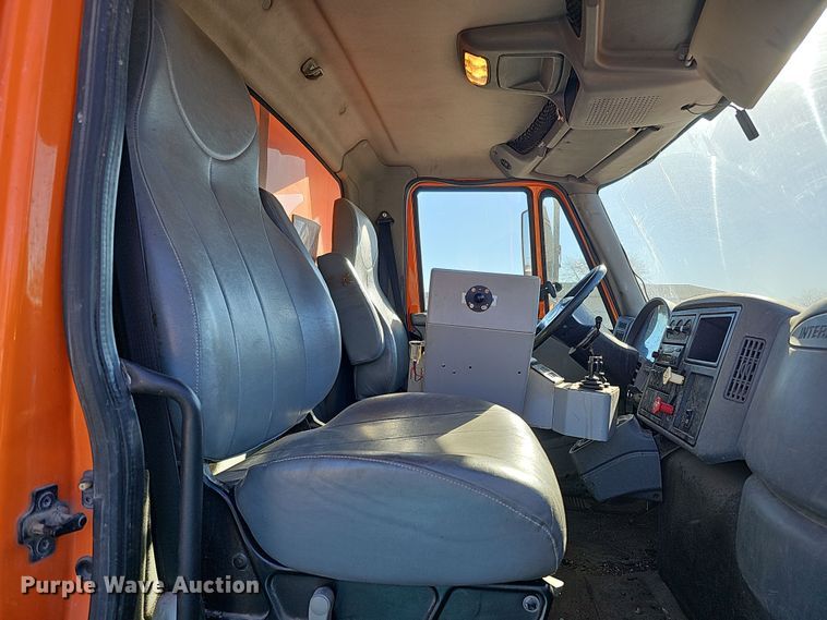 image for item DS5711 2007 International 7400  dump truck