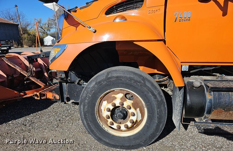image for item DS5711 2007 International 7400  dump truck