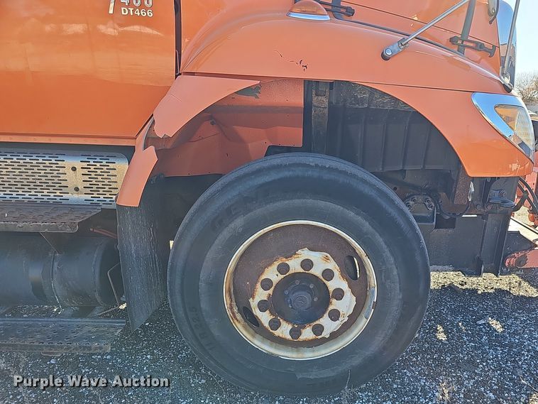 image for item DS5711 2007 International 7400  dump truck