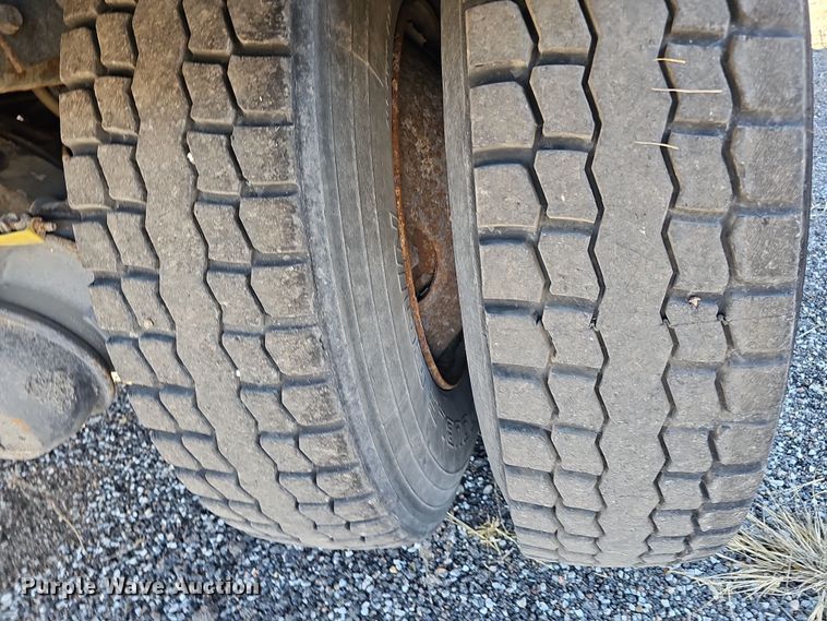 image for item DS5711 2007 International 7400  dump truck