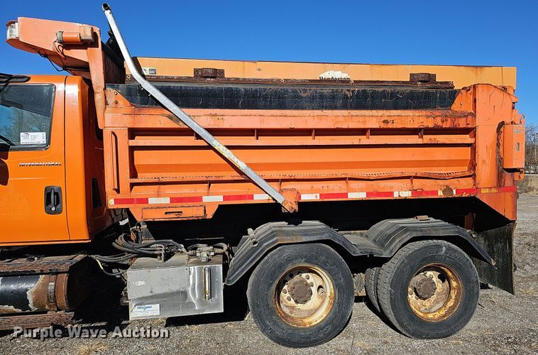 image for item DS5712 2007 International 7400  dump truck