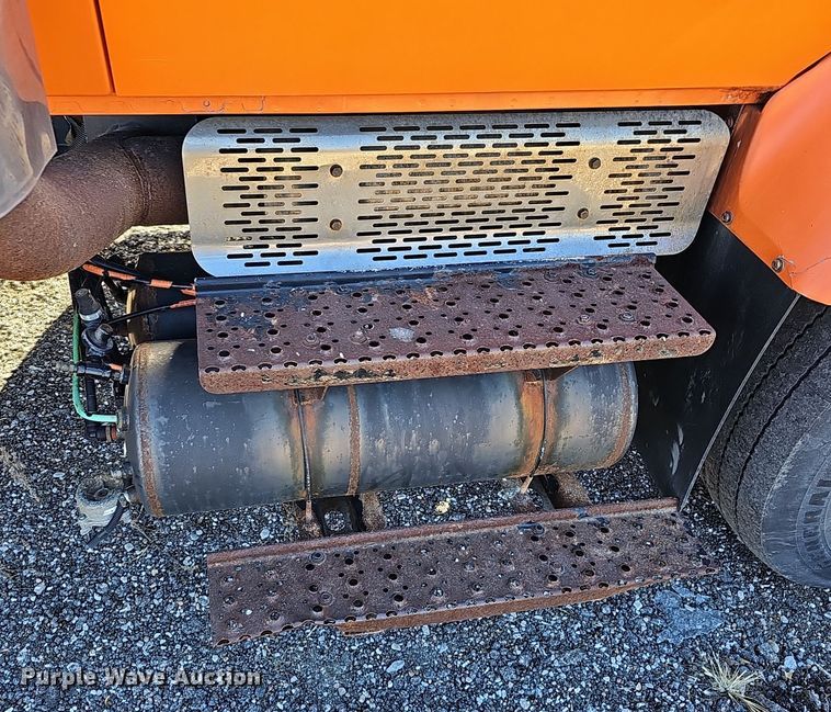 image for item DS5712 2007 International 7400  dump truck