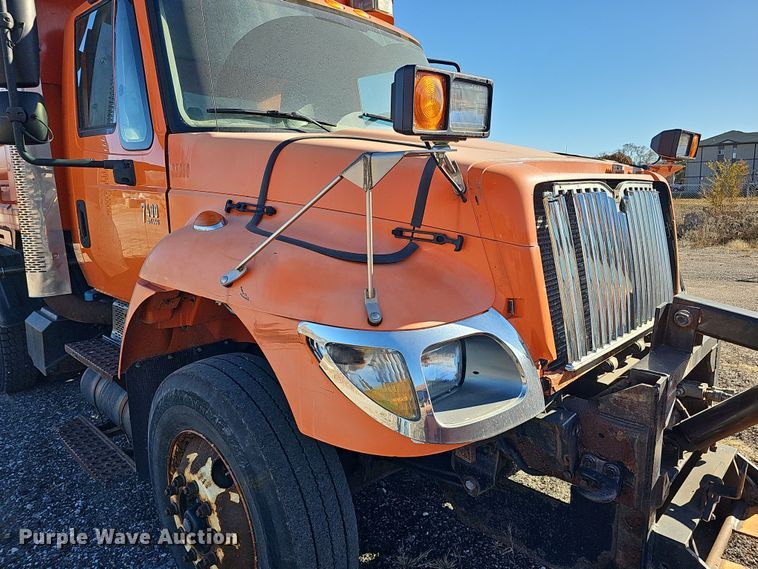 image for item DS5712 2007 International 7400  dump truck