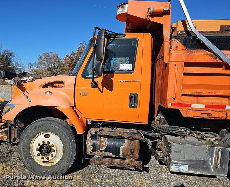 image for item DS5712 2007 International 7400  dump truck