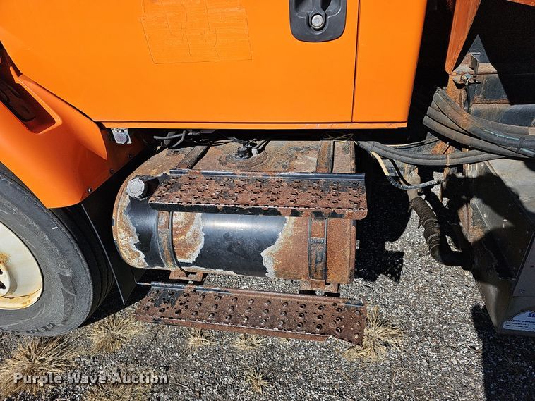 image for item DS5712 2007 International 7400  dump truck