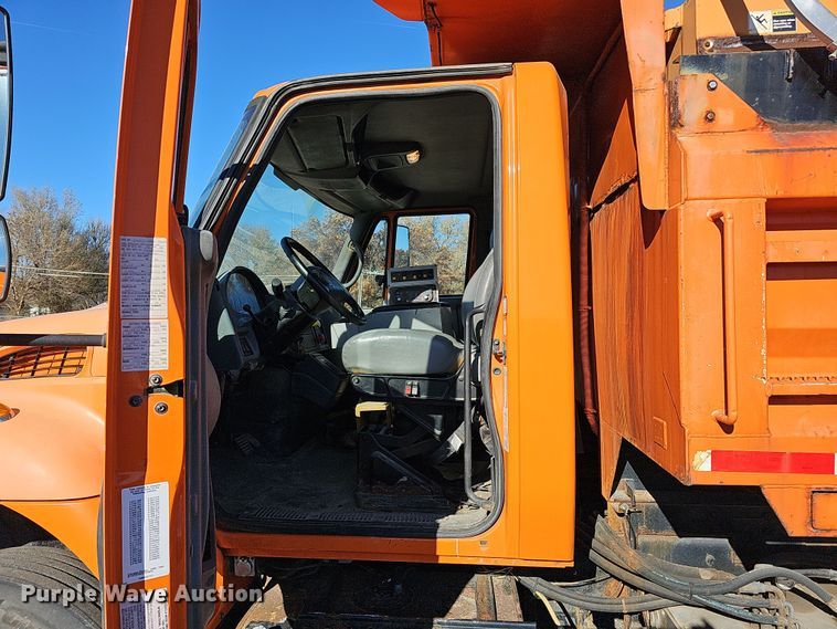 image for item DS5712 2007 International 7400  dump truck