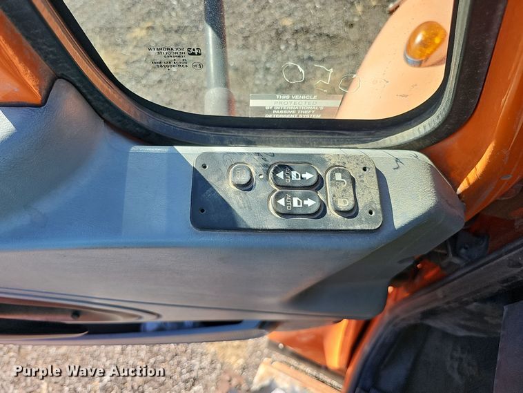 image for item DS5712 2007 International 7400  dump truck