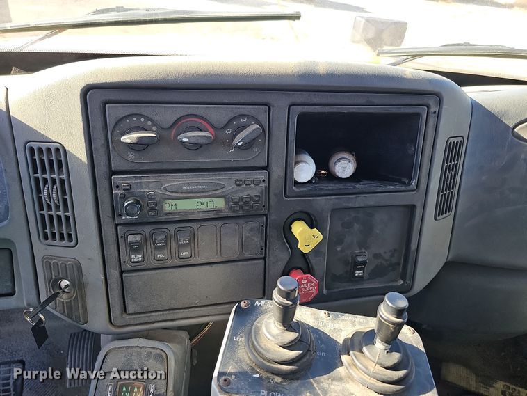 image for item DS5712 2007 International 7400  dump truck