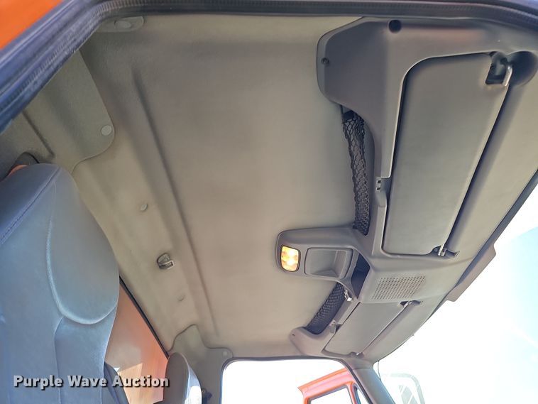 image for item DS5712 2007 International 7400  dump truck