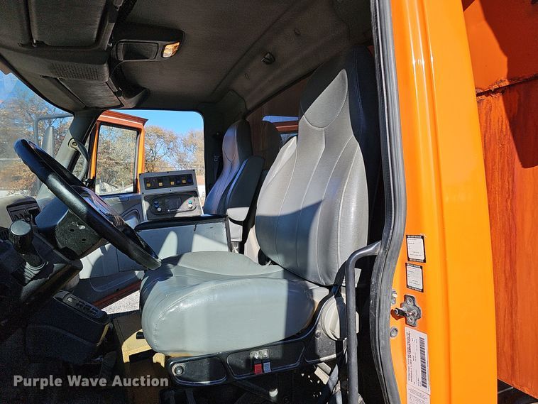 image for item DS5712 2007 International 7400  dump truck