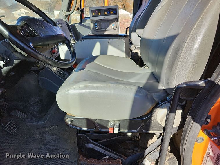 image for item DS5712 2007 International 7400  dump truck