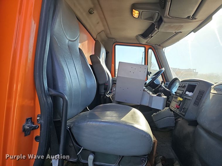 image for item DS5712 2007 International 7400  dump truck