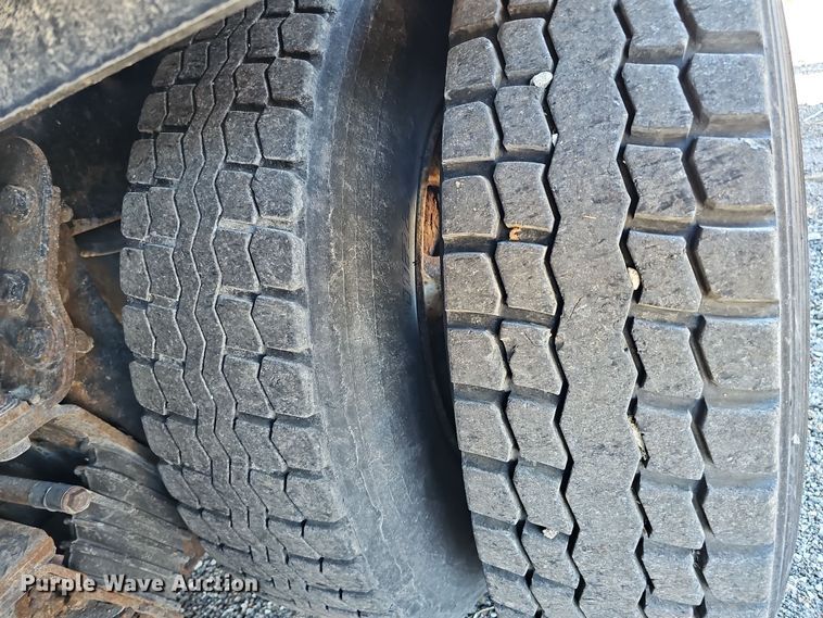 image for item DS5712 2007 International 7400  dump truck