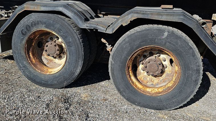 image for item DS5712 2007 International 7400  dump truck